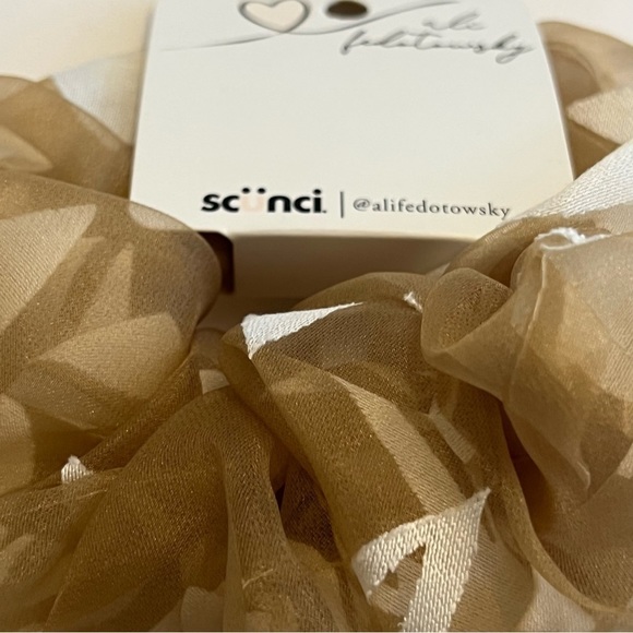 5/$20 Scunci Jumbo Scrunchie - Picture 2 of 3
